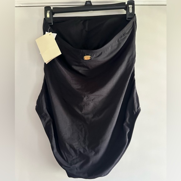 St. John swim EMBROIDERY BANDEAU
1 PC new with tags! Size 4 - Picture 3 of 6